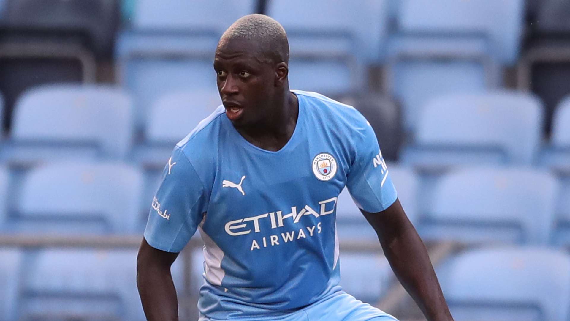 邓弗里斯若续约谈不妥或将加盟曼联引发关注