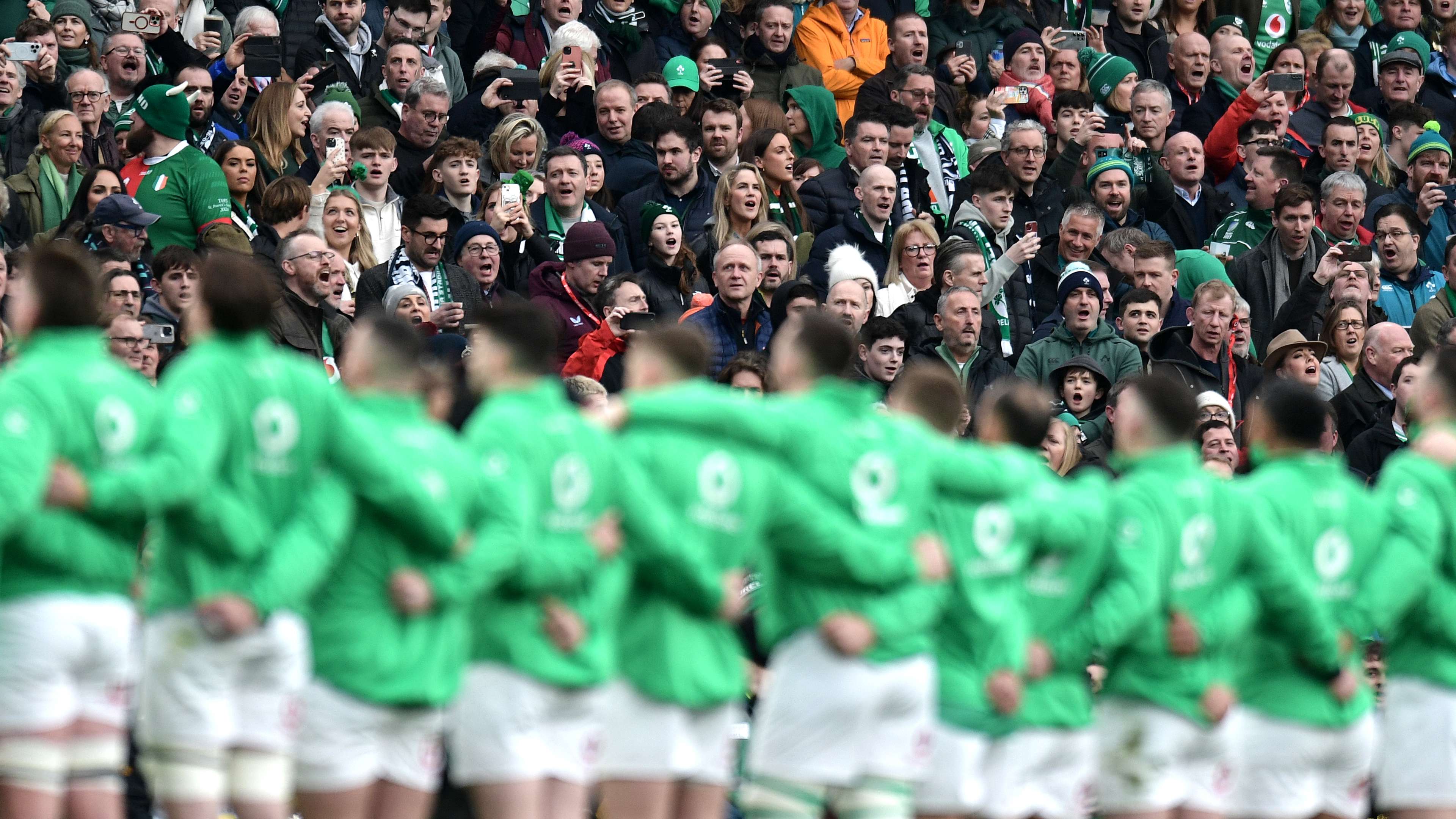 这使得他在 这使得他在